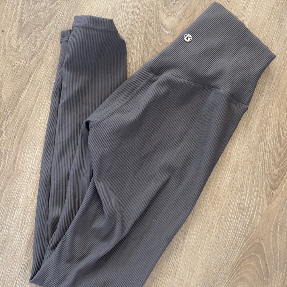 Never worn, textured leggings